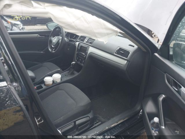 1VWAT7A39HC038394 Volkswagen Passat 1.8t S
