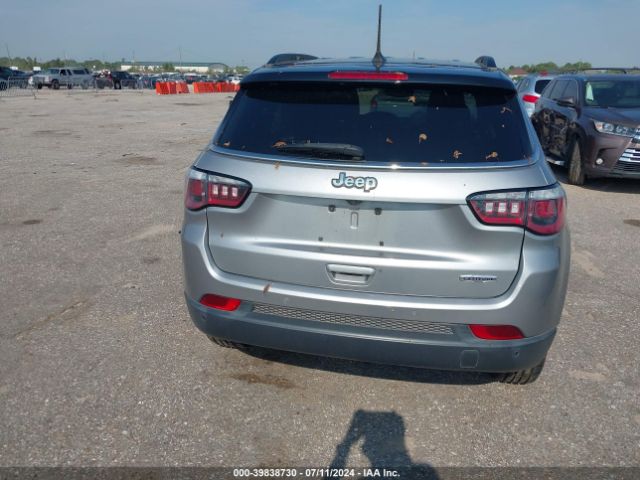 3C4NJCBB2JT105842 Jeep Compass Latitude Fwd