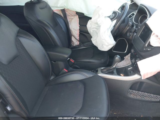 3C4NJCBB2JT105842 Jeep Compass Latitude Fwd