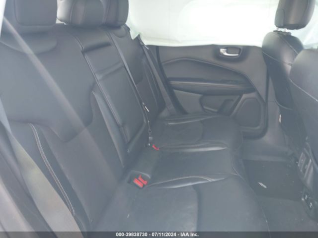 3C4NJCBB2JT105842 Jeep Compass Latitude Fwd