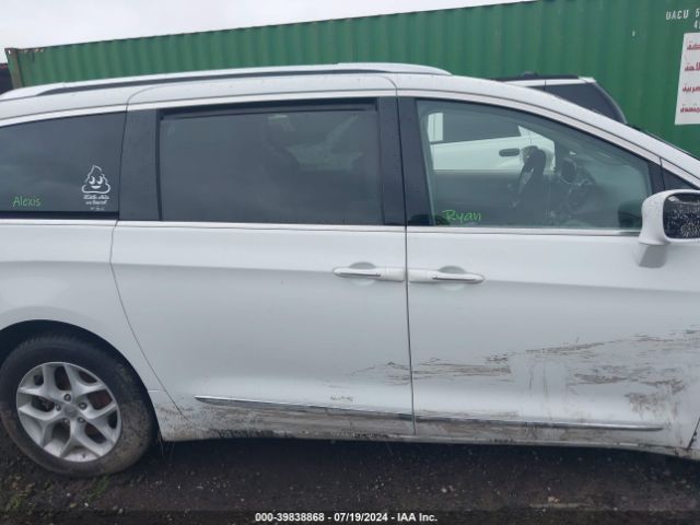2C4RC1EG4JR111507 Chrysler Pacifica Touring L Plus