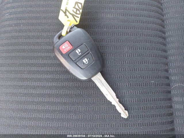Toyota RAV4 LE 2016 JTMBFREV6GD188980 Image 11