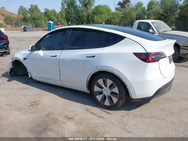 2021 TESLA MODEL Y 5YJYGDEE4MF213941 Photo 2