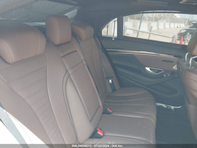 WDDUG8DBXJA400401 Mercedes-Benz S 560