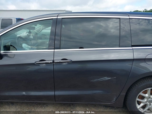 2C4RC1CG7NR159088 Chrysler Voyager Lx