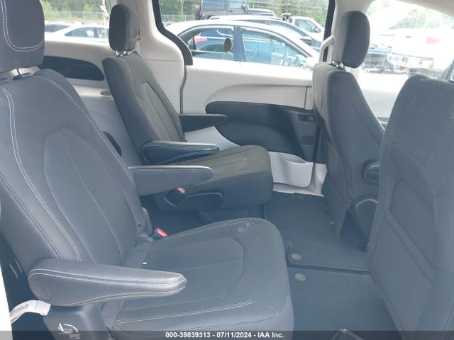 2C4RC1CG7NR159088 Chrysler Voyager Lx