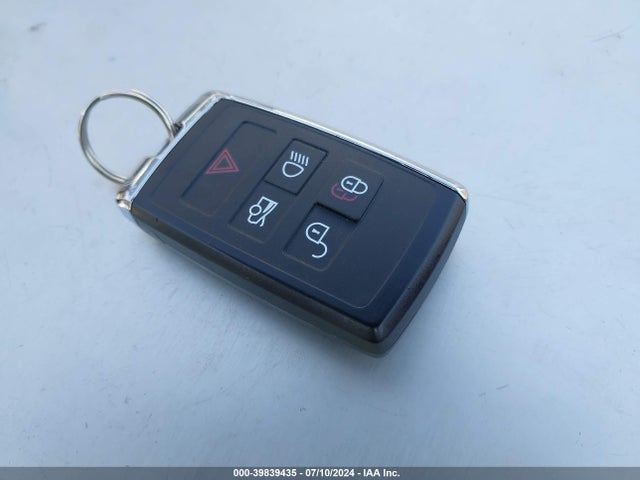 2022 JAGUAR XF SAJBG4FX9NCY90666 Photo 10