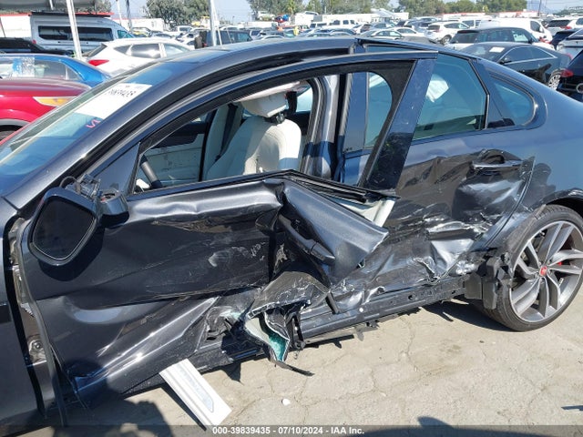 2022 JAGUAR XF SAJBG4FX9NCY90666 Photo 5