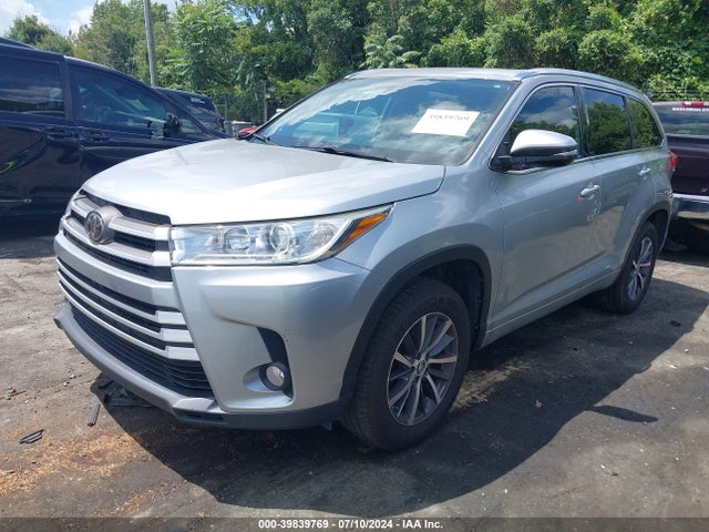 Toyota Highlander Xle 2018 5TDKZRFHXJS526845 Image 2