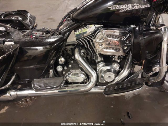 2011 HARLEY-DAVIDSON FLHX 1HD1KBM11BB657389 Photo 7