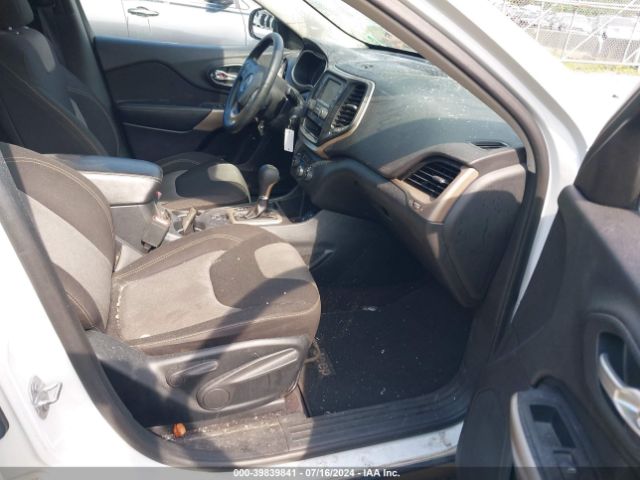 1C4PJLAB3HW607192 Jeep Cherokee Sport Fwd