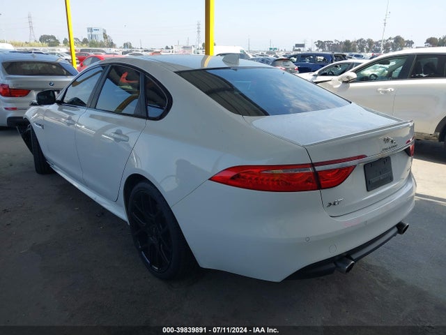 2016 JAGUAR XF SAJBF4BV6GCY06250 Photo 2