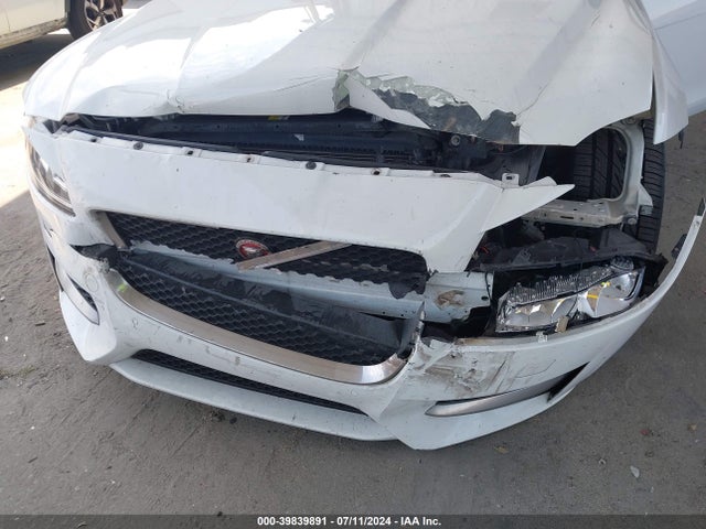 2016 JAGUAR XF SAJBF4BV6GCY06250 Photo 5