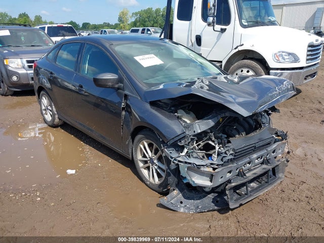 Ford FOCUS SE 2018 1FADP3F20JL258810 Image 1
