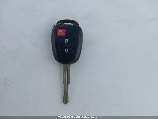 Toyota RAV4 LE 2017 2T3ZFREV0HW383301 Image 11