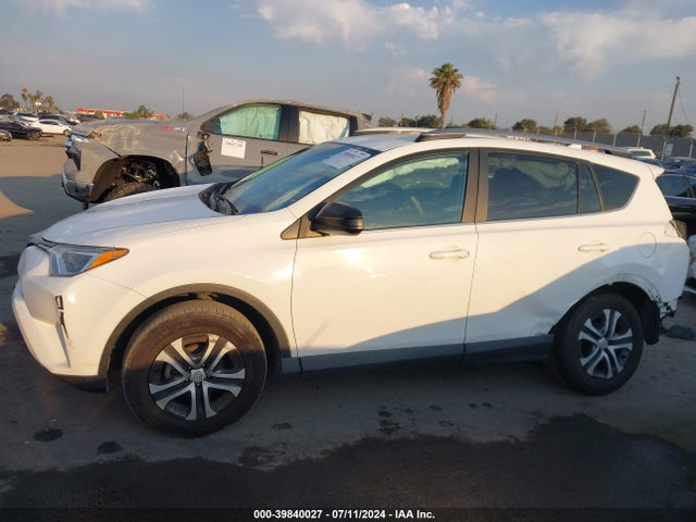 Toyota RAV4 LE 2017 2T3ZFREV0HW383301 Image 15