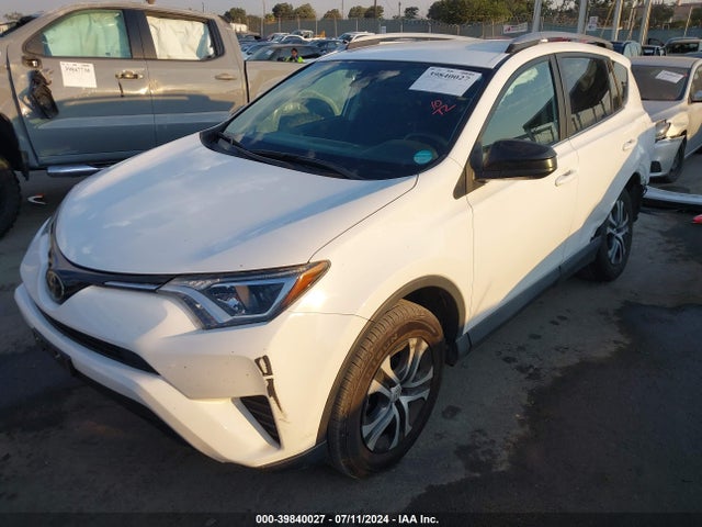 Toyota RAV4 LE 2017 2T3ZFREV0HW383301 Image 2