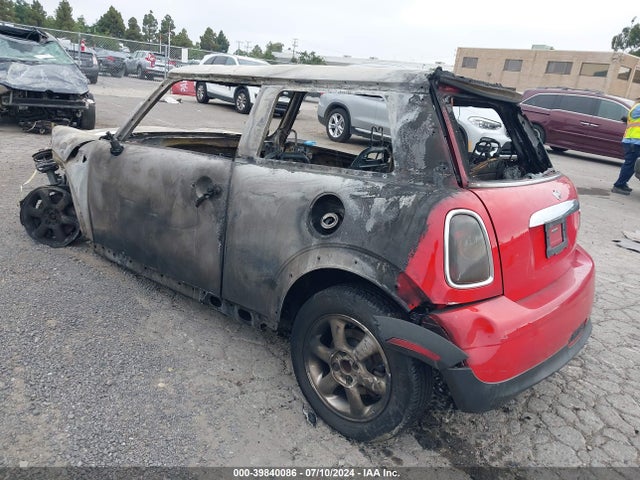 2010 MINI COOPER WMWMF3C5XATZ65728 Photo 2