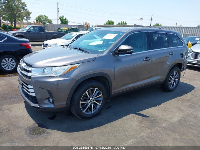 Toyota Highlander Xle 2017 5TDJZRFH7HS450099 Image 2