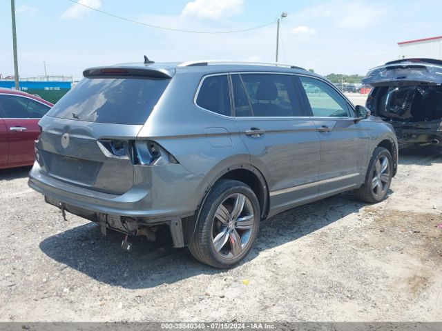 3VV3B7AX3LM130112 Volkswagen Tiguan 2.0t Se/2.0t Se R-line Black/2.0t Sel