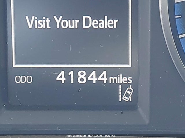 Toyota RAV4 LE 2018 JTMZFREV2JJ725870 Image 15