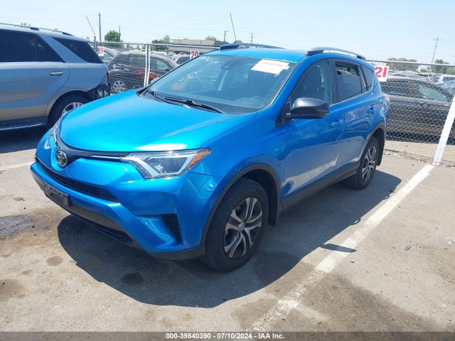 Toyota RAV4 LE 2018 JTMZFREV2JJ725870 Image 2