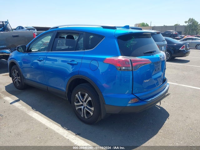 Toyota RAV4 LE 2018 JTMZFREV2JJ725870 Image 3