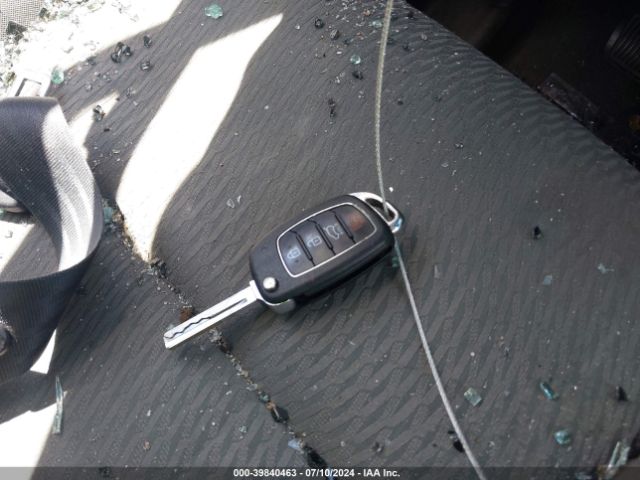 KM8SMDHF3HU201940 Hyundai Santa Fe Se