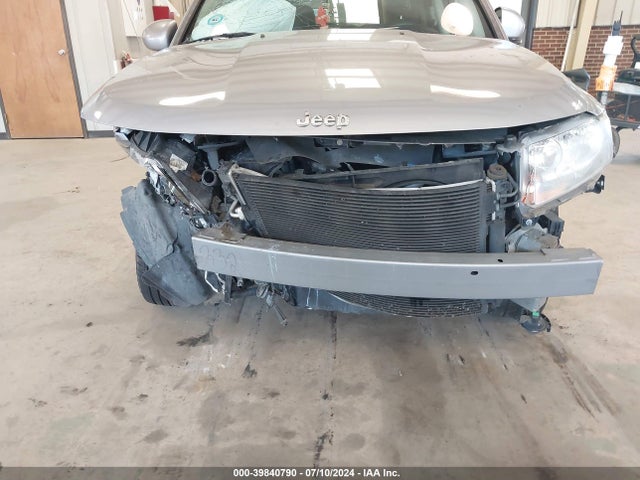 1C4NJDEB9GD616402 Jeep Compass Latitude
