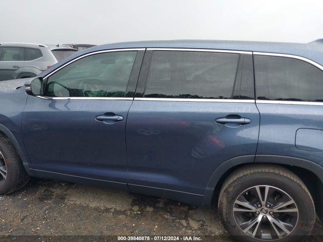 Toyota Highlander Le Plus 2019 5TDZZRFH9KS349527 Image 14