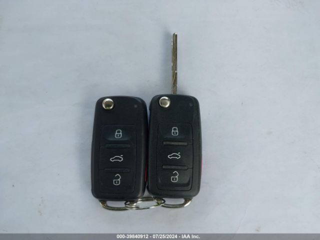 1VWBA7A33JC050248 Volkswagen Passat 2.0t Se
