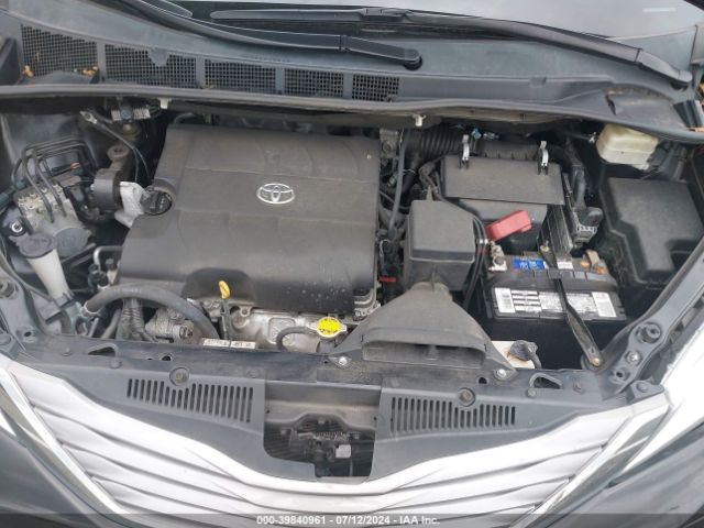 5TDYK3DC8GS696472 Toyota Sienna Xle Premium 8 Passenger