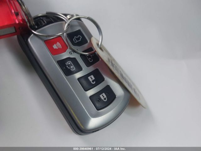 5TDYK3DC8GS696472 Toyota Sienna Xle Premium 8 Passenger