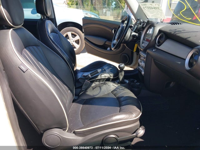 2008 MINI COOPER CLUBMAN WMWML33558TJ46600 Photo 4