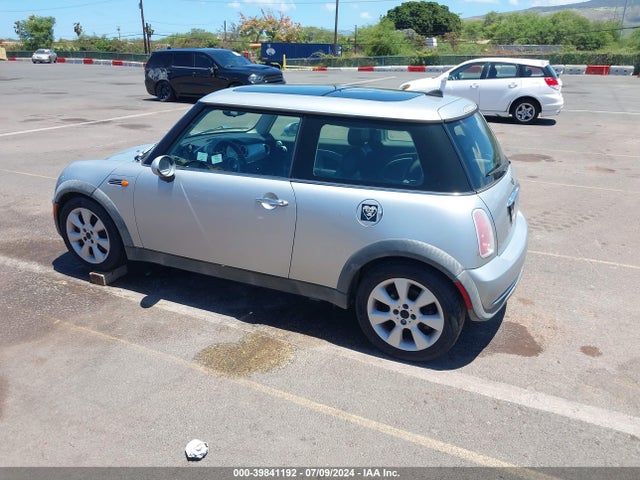 2005 MINI COOPER WMWRC33565TJ73306 Photo 2