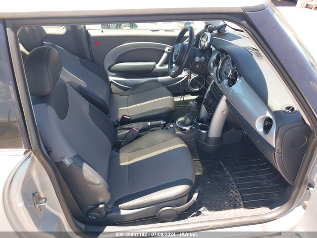 2005 MINI COOPER WMWRC33565TJ73306 Photo 4