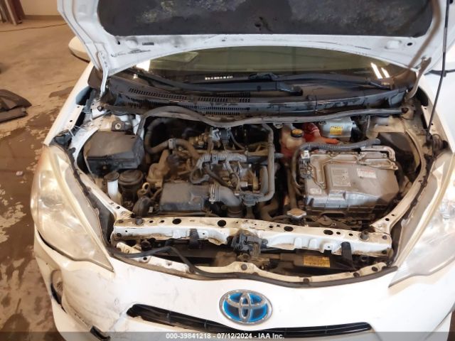 JTDKDTB31E1070033 Toyota Prius C Four