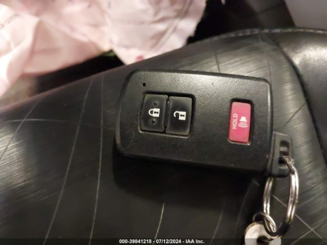 JTDKDTB31E1070033 Toyota Prius C Four