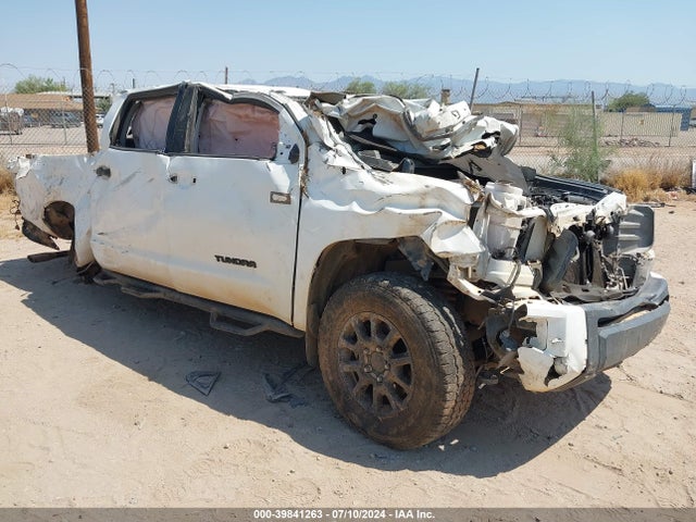 Toyota Tundra Trd Pro 5.7l V8 2017 5TFDW5F13HX635486 zdjęcie główne