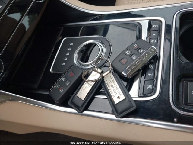 2018 JAGUAR XF SAJBE4FX8JCY67220 Photo 10