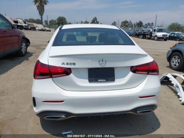 WDD3G4EB6KW033004 Mercedes-Benz A 220