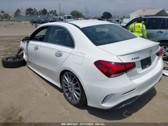 WDD3G4EB6KW033004 Mercedes-Benz A 220