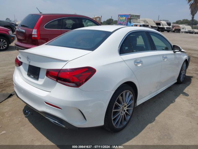 WDD3G4EB6KW033004 Mercedes-Benz A 220