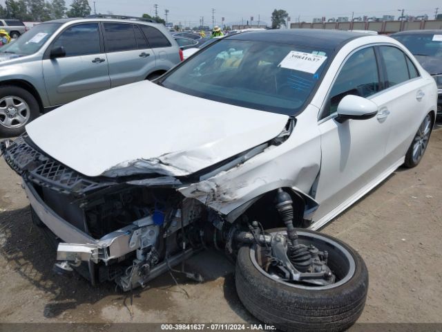 WDD3G4EB6KW033004 Mercedes-Benz A 220