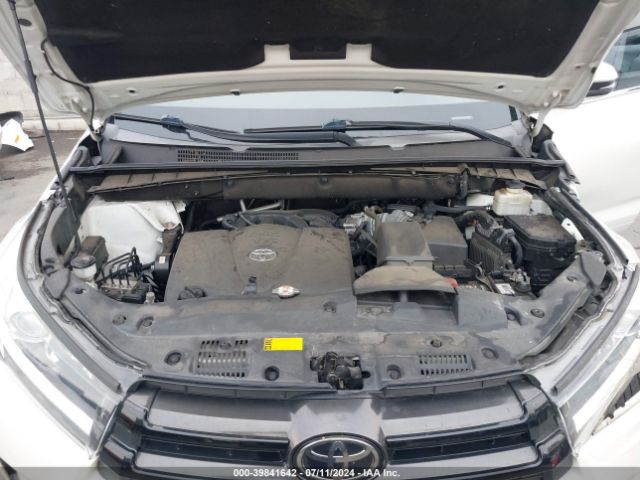 5TDKZRFHXJS542883 Toyota Highlander Se