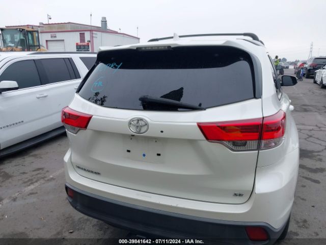 5TDKZRFHXJS542883 Toyota Highlander Se