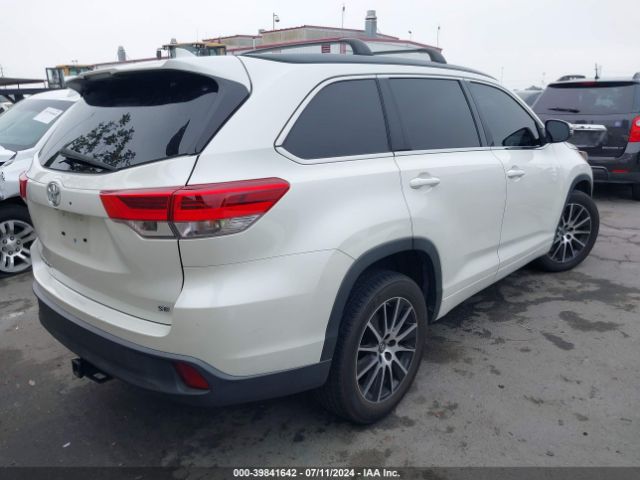 5TDKZRFHXJS542883 Toyota Highlander Se