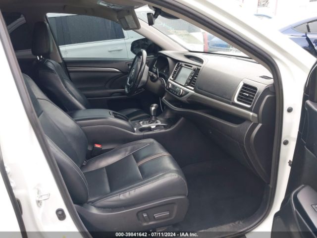5TDKZRFHXJS542883 Toyota Highlander Se