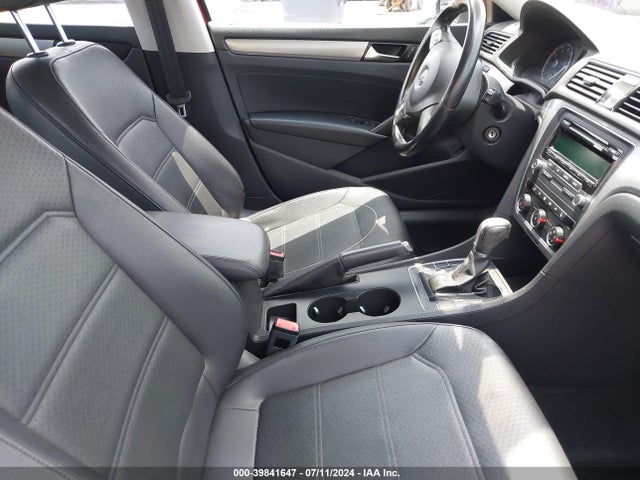 1VWAT7A38FC052090 Volkswagen Passat 1.8t Wolfsburg Edition