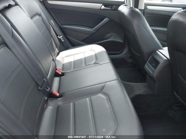 1VWAT7A38FC052090 Volkswagen Passat 1.8t Wolfsburg Edition